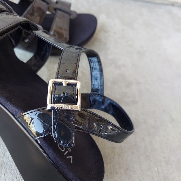 Vionic sandals women's😃😃😃 Size 9 wide - Picture 8 of 8